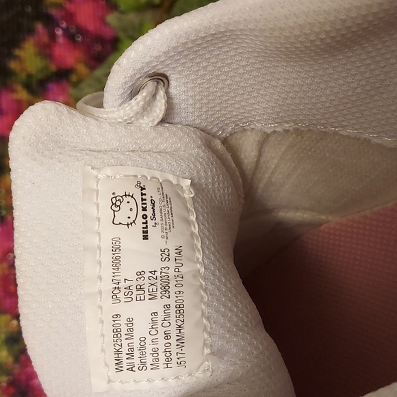 Womens Hello Kitty Casual Court Sneakers - Picture 10 of 10